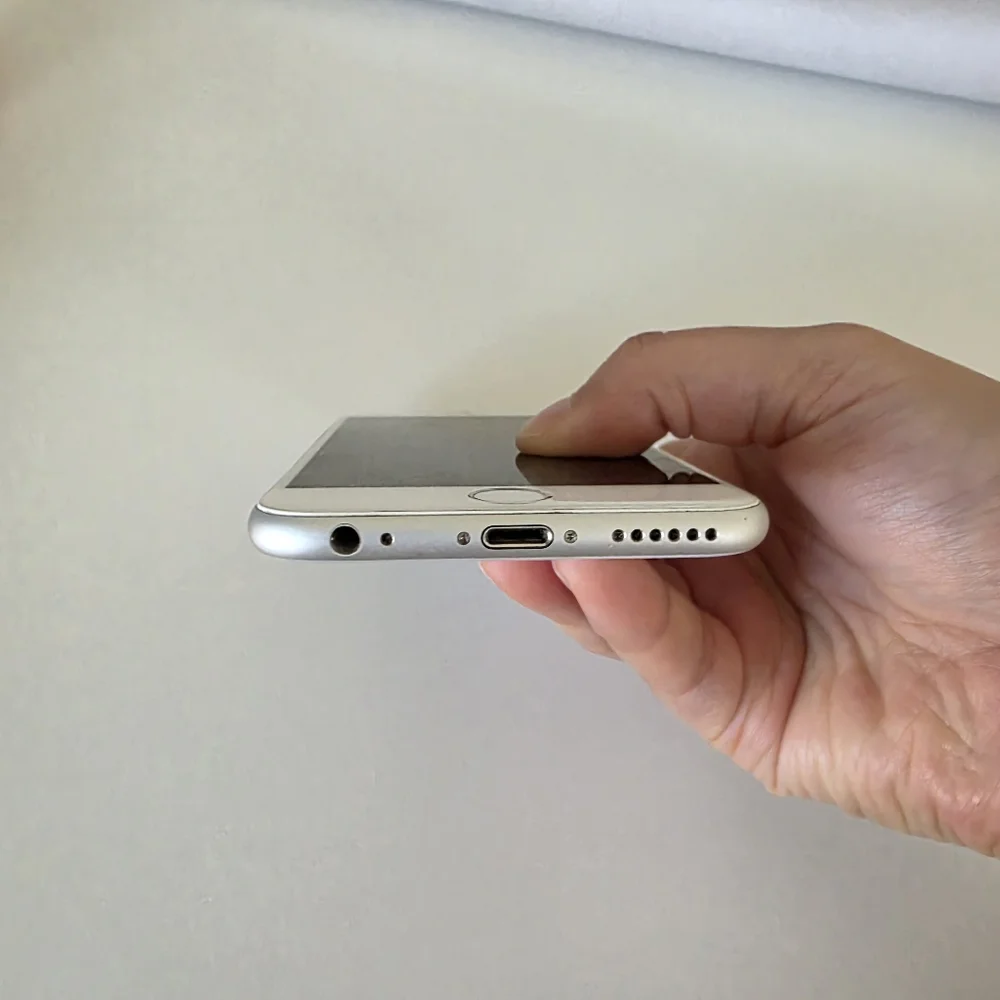 Apple iPhone 6S 32GB SILVER (UNLOCKED) - Picture 7 of 8